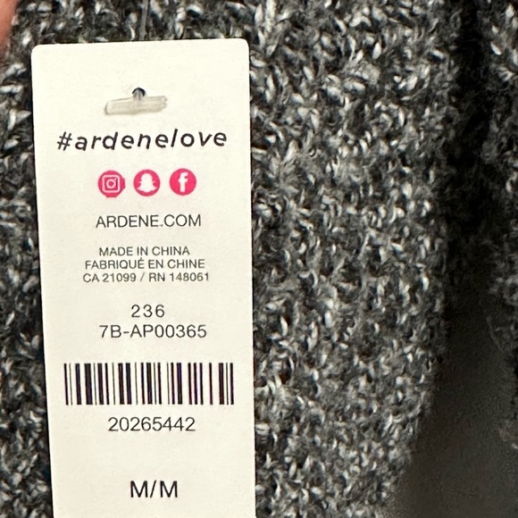 ✨NWT✨ Ardene: Women’s Sweater- Size Medium - Picture 5 of 7